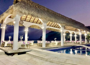 QUEEN BEACH HUATULCO
